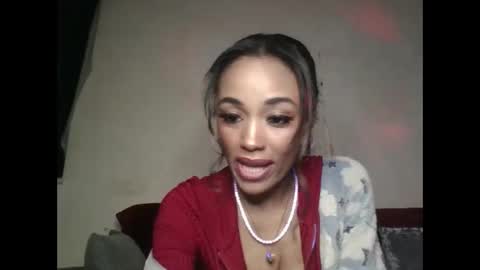 Snapshot of saucy_shanice chatting on May 8, 6:46 pm Shaniiice online show from May 8, 6:46 pm