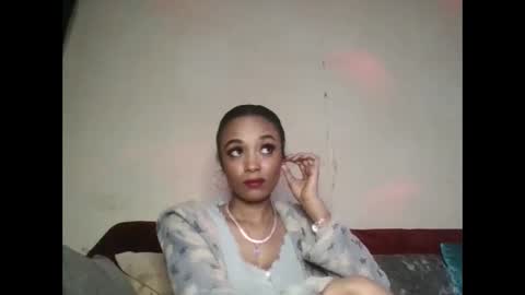 Snapshot of saucy_shanice chatting on May 17, 11:34 pm Shaniiice online show from May 17, 11:34 pm