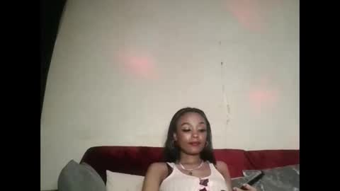 Snapshot of saucy_shanice chatting on May 31, 2:42 am Shaniiice online show from May 31, 2:42 am