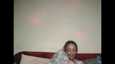 Snapshot of saucy_shanice chatting on June 5, 12:17 am Shaniiice online show from June 5, 12:17 am
