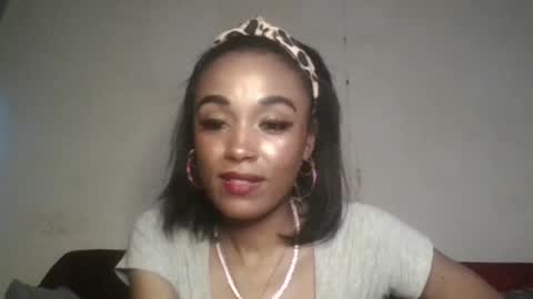 Snapshot of saucy_shanice chatting on June 27, 8:36 pm Shaniiice online show from June 27, 8:36 pm