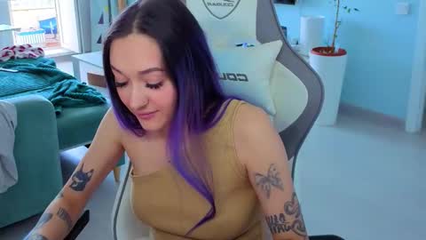 Snapshot of savage_lust_ chatting on April 24, 4:26 am Ariel online show from April 24, 4:26 am