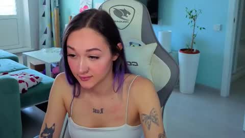 Snapshot of savage_lust_ chatting on April 29, 4:05 am Ariel online show from April 29, 4:05 am