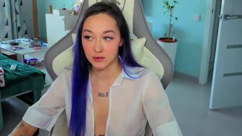 Snapshot of savage_lust_ chatting on June 2, 3:41 am Ariel online show from June 2, 3:41 am