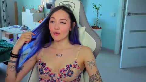 Snapshot of savage_lust_ chatting on June 5, 3:57 am Ariel online show from June 5, 3:57 am