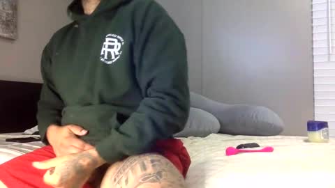 Snapshot of savagebullxxx chatting on December 14, 3:07 am savagebullxxx online show from December 14, 3:07 am