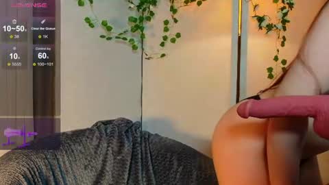 Snapshot of savannah_h chatting on July 7, 8:35 pm savannah_h online show from July 7, 8:35 pm