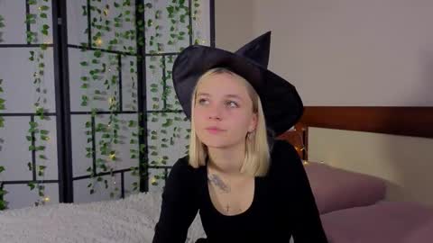 savannahshor online show from October 19, 8:53 pm