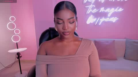 S a v a n n a h  online show from April 19, 12:04 pm