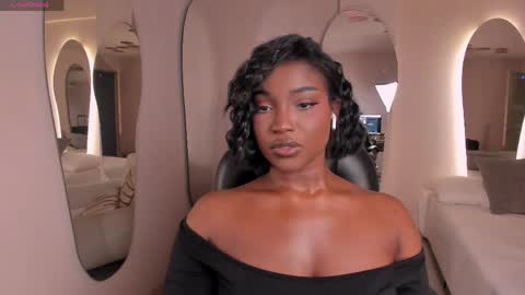 S a v a n n a h  online show from April 23, 7:49 pm