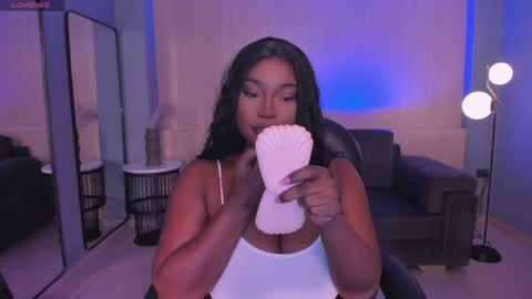 Snapshot of savannahstorm_ chatting on May 8, 11:15 am S a v a n n a h online show from May 8, 11:15 am