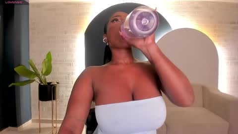 Snapshot of savannahstorm_ chatting on May 29, 1:20 pm S a v a n n a h online show from May 29, 1:20 pm