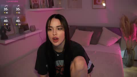 Snapshot of savvage_play chatting on February 4, 8:06 pm Naomi online show from February 4, 8:06 pm