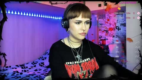 pronoun she. name Mary. age 21. online show from December 8, 10:41 am