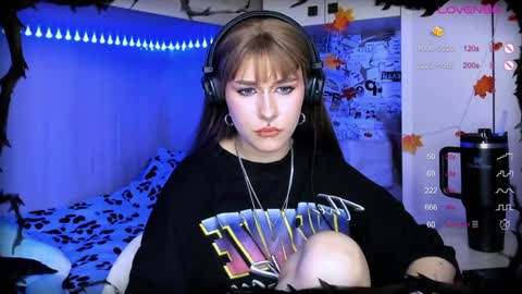 pronoun she. name Mary. age 21. online show from December 16, 8:48 pm