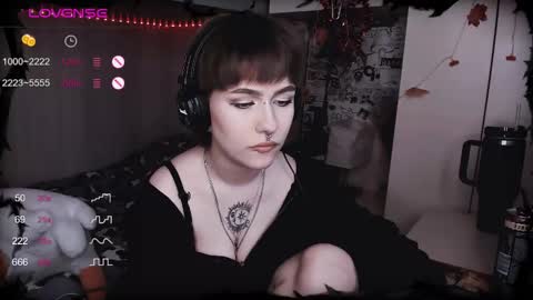 pronoun she. name Mary. age 21. online show from February 19, 1:50 pm