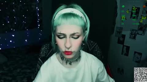 pronoun she. name Mary. age 21. online show from March 24, 7:41 pm