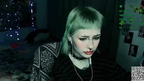 pronoun she. name Mary. age 21. online show from March 30, 11:17 pm