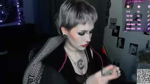 pronoun she. name Mary. age 21. online show from April 14, 7:53 pm