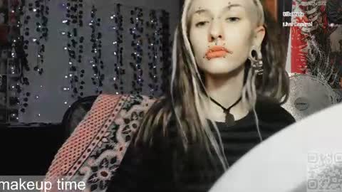 pronoun she. name Mary. age 21. online show from July 14, 3:18 pm