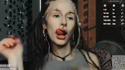 pronoun she. name Mary. age 21. online show from July 17, 2:13 pm
