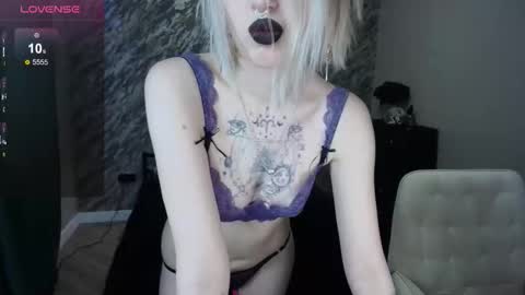 Snapshot of saykoblade chatting on November 7, 3:39 am Anges online show from November 7, 3:39 am