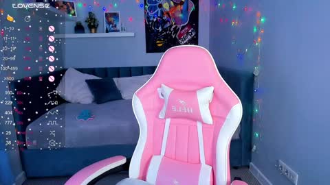 Snapshot of sayl0r_moon chatting on January 7, 3:35 am Kira GMT 7 Mon Thu-Sun 0800am-0200pm online show from January 7, 3:35 am