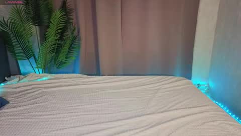 Kira  GMT 7 Mon Thu-Sun  0800am-0200pm  online show from May 6, 9:36 am