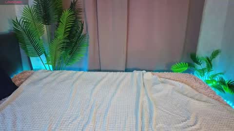 Kira  GMT 7 Mon Thu-Sun  0800am-0200pm  online show from May 10, 9:25 am
