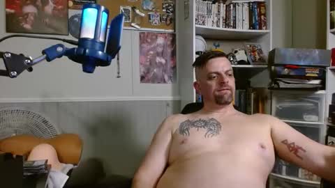 Snapshot of scarecrow2wm chatting on February 21, 4:13 am Kent Clark online show from February 21, 4:13 am