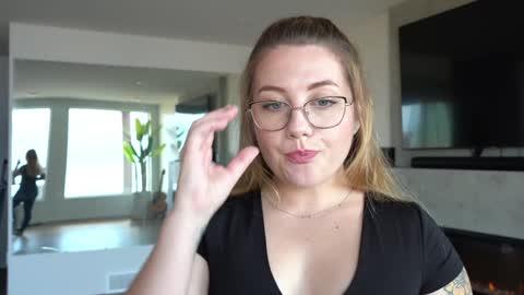 Snapshot of scarlajade chatting on December 4, 10:19 pm scarlajade online show from December 4, 10:19 pm