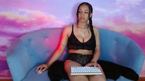 Snapshot of scarleett_ebony chatting on November 4, 7:35 pm scarleett_ebony online show from November 4, 7:35 pm