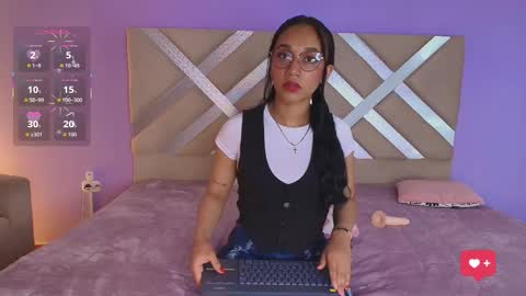 Snapshot of scarleett_ebony chatting on December 3, 7:56 pm scarleett_ebony online show from December 3, 7:56 pm