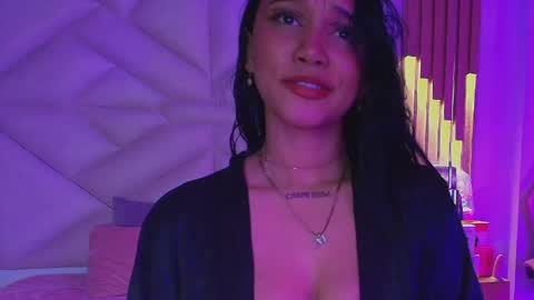 Snapshot of scarleett_ebony chatting on April 24, 7:27 pm scarleett_ebony online show from April 24, 7:27 pm