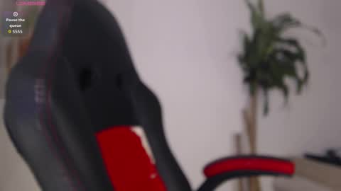 Snapshot of scarlet_100 chatting on March 6, 3:47 am scarlet_100 online show from March 6, 3:47 am