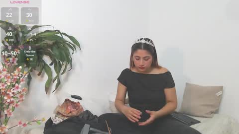 Snapshot of scarlet_100 chatting on April 6, 2:20 am scarlet_100 online show from April 6, 2:20 am