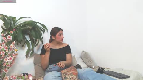 Snapshot of scarlet_100 chatting on April 7, 2:56 am scarlet_100 online show from April 7, 2:56 am