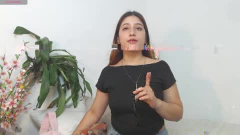 Snapshot of scarlet_100 chatting on April 13, 3:56 am scarlet_100 online show from April 13, 3:56 am