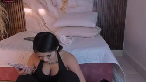 Snapshot of scarlet__rose_ chatting on June 19, 11:25 am scarlet__rose_ online show from June 19, 11:25 am