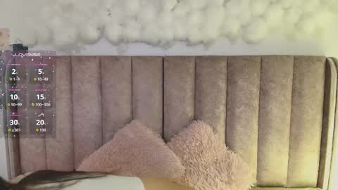 Scarlet  online show from November 18, 5:01 am