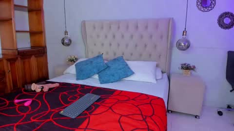 sacrlet online show from September 20, 6:53 pm