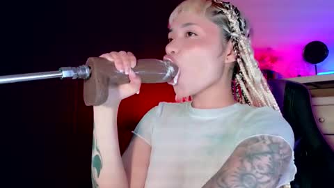 scarlet_gold online show from January 17, 3:33 am