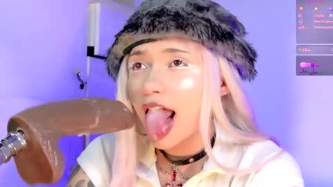 scarlet_gold online show from April 20, 12:13 am