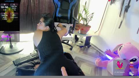 scarlet taylor kennedy online show from January 4, 9:31 pm