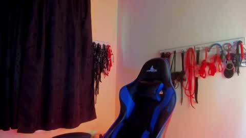 scarlet taylor kennedy online show from October 14, 10:10 pm