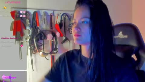 Snapshot of scarlet_kennedy98 chatting on May 3, 10:27 pm scarlet taylor kennedy online show from May 3, 10:27 pm
