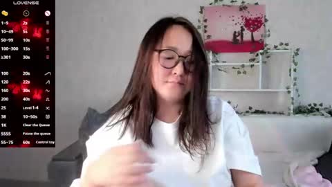 Snapshot of scarlet_luminous chatting on July 22, 3:53 am scarlet_luminous online show from July 22, 3:53 am