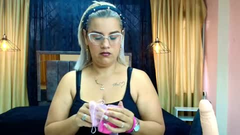 SCARLET MILF online show from November 17, 12:33 pm