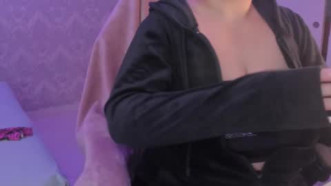 Snapshot of scarlet_miller_1 chatting on October 7, 12:02 pm Celeste online show from October 7, 12:02 pm