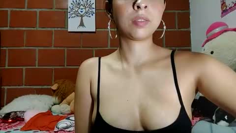 Snapshot of scarlet_muse18 chatting on May 27, 11:13 pm scarlet_muse18 online show from May 27, 11:13 pm